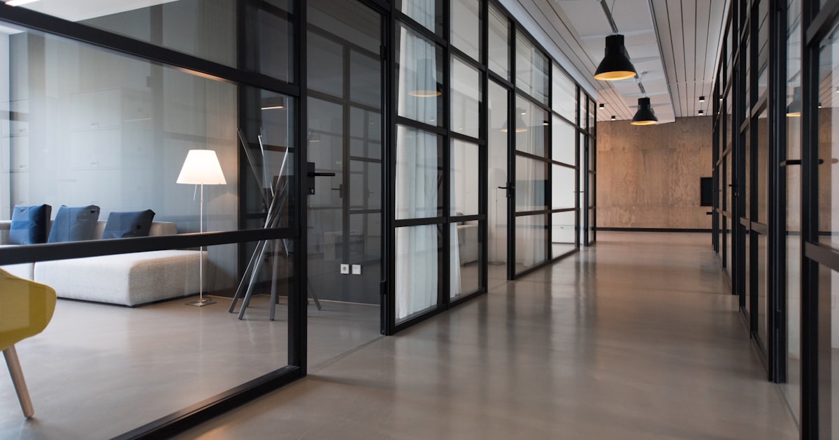 Ventanas Eficientes: PVC vs Aluminio vs Madera — Guía Comparativa 2026